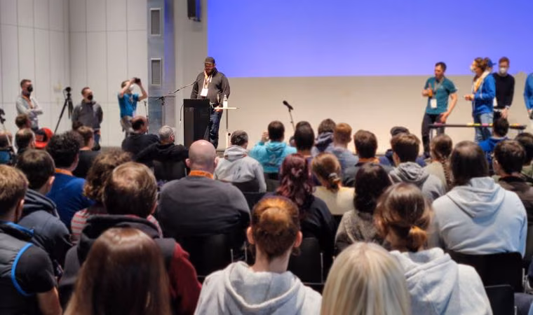 TYPO3 Camp Mitteldeutschland: Senior PHP-Entwickler Thomas präsentiert
