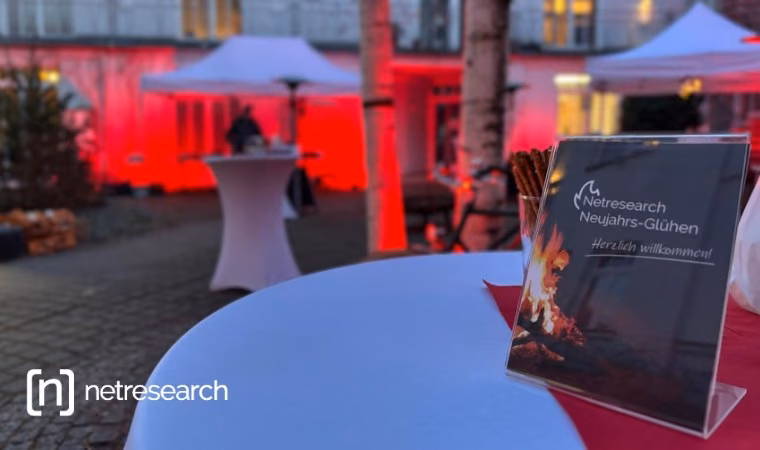 Netresearch Neujahrs-Gluehen 2025: Tischdekoration